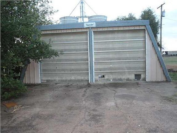 2nd image of 309 W Maple Ave
