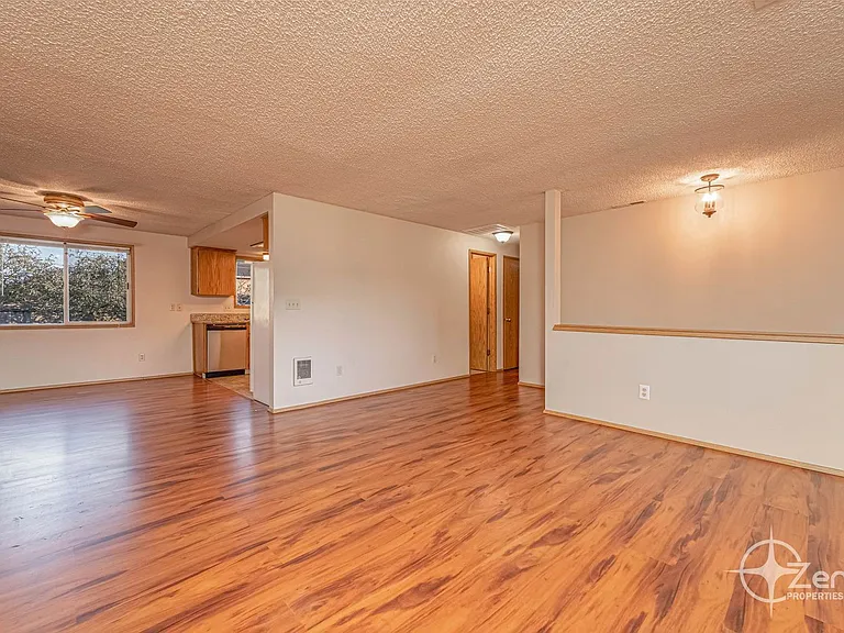 1401 SE Park Crest Ave — Photo 8