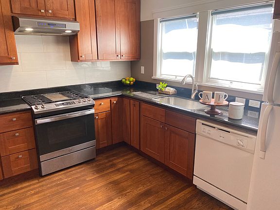 2nd image of 1604 Macarthur Blvd