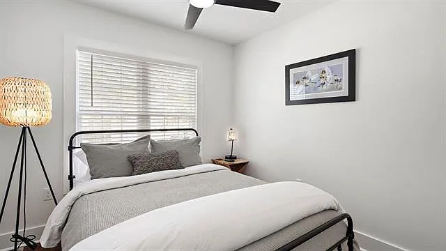 208 S Oak St — Photo 9