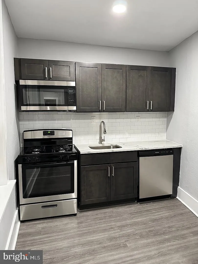 1 bed, 1.0 bath, 1000 sqft, $1,295 — Photo 1