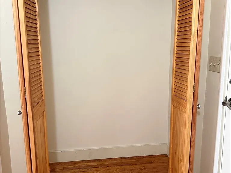 137 S Peterboro St — Photo 12