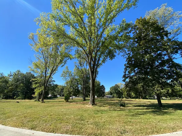 2988 Pine Grove Ln NE, Iowa City, IA 52240