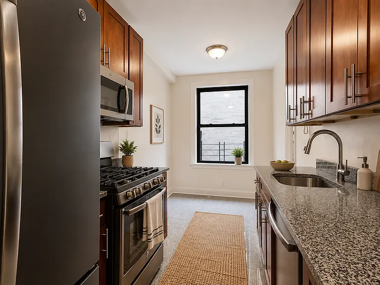 237 E 20th St #8F — Photo 3