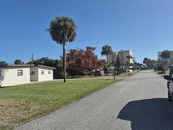 4th image of 100 Carolyn Ter