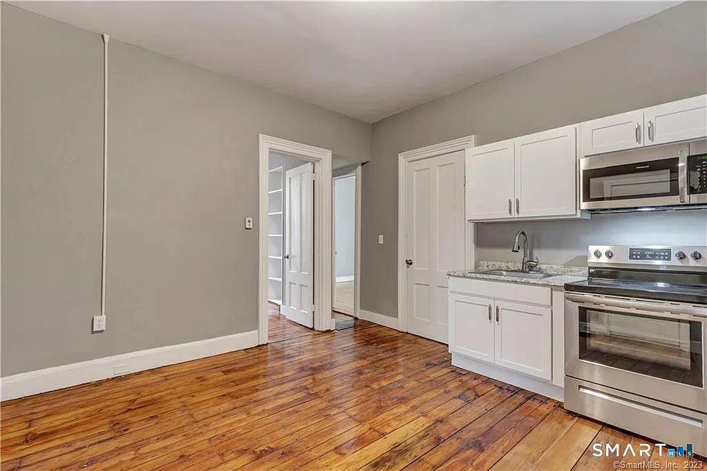 2 bed, 1.0 bath, 950 sqft, $2,200 — Photo 3