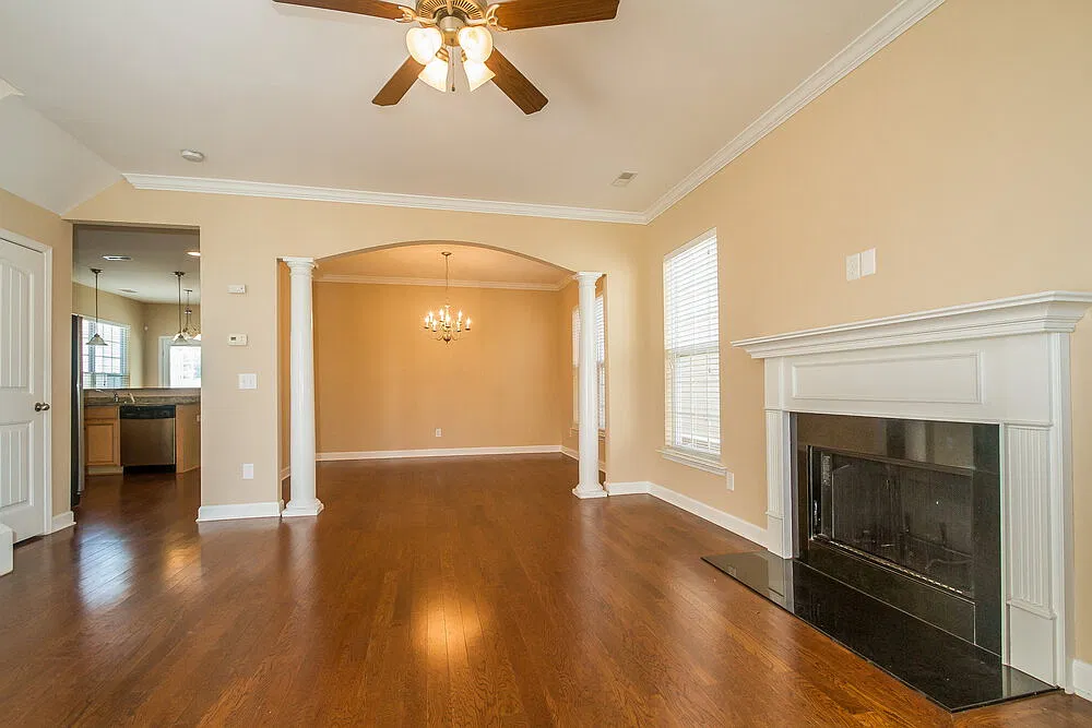 3 bed, 2.0 bath, 2110 sqft, $3,630 — Photo 3