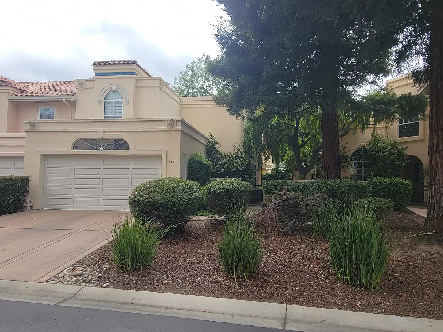 3 bed, 2.5 bath, 2249 sqft, $7,425 — Photo 1