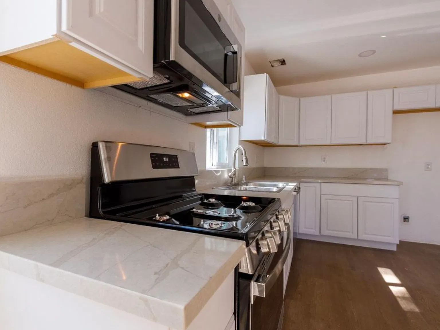 4 bed, 1414 sqft, $2,780 — Photo 4
