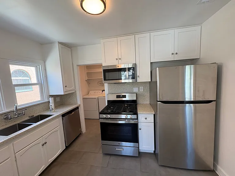 670 Arden Ave — Photo 16