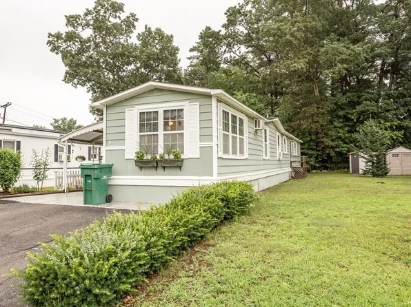 250 Mansfield Ave #6, Norton, MA 02766