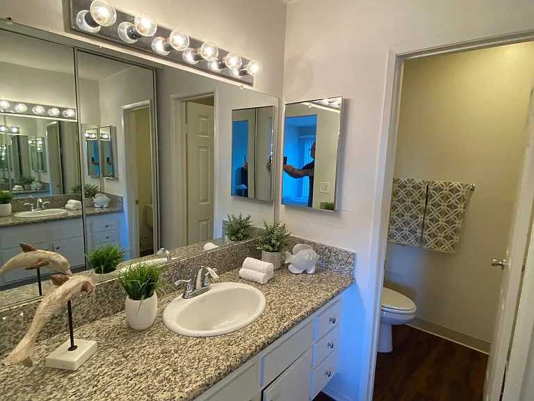 2 Bed - Master bed bathroom with shower