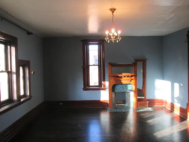 1460 N High St #4 — Photo 3