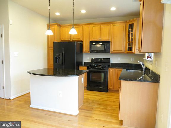 4th image of 4663 Carisbrooke Ln