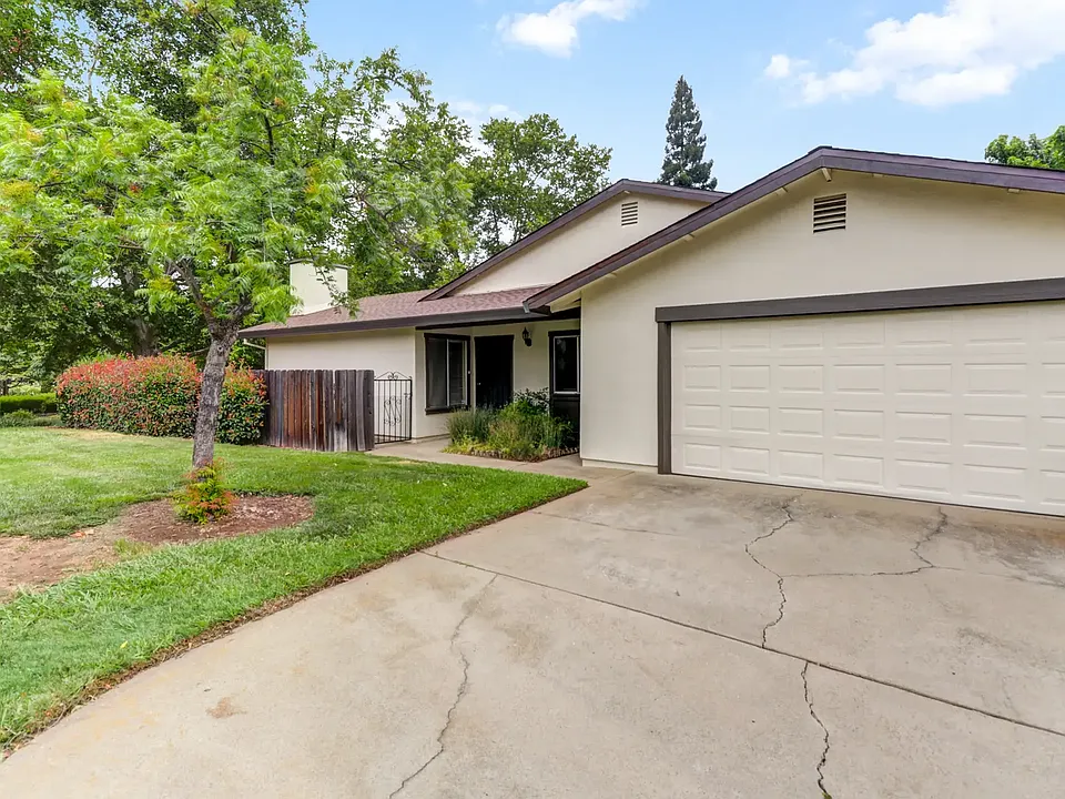 2262 Autumnleaf Ln