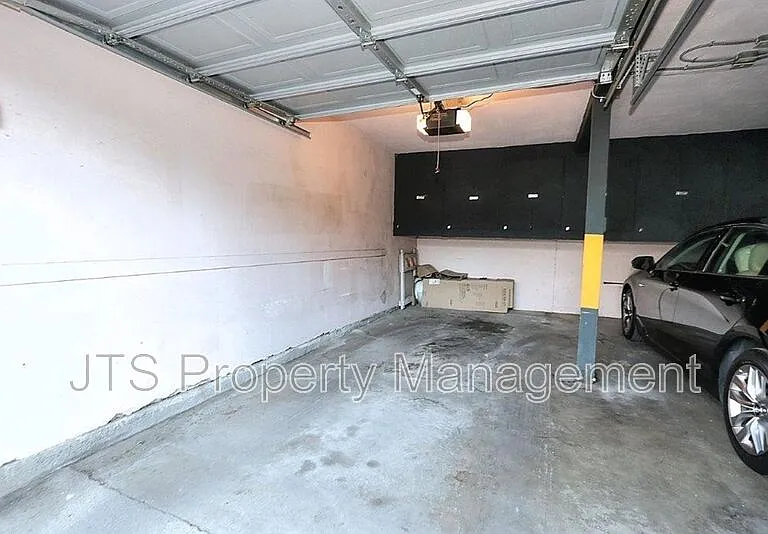 4439 V St #5 — Photo 20