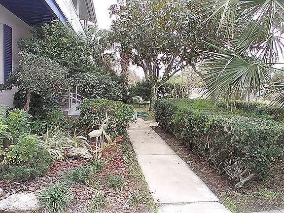Walkway Garage to Front Door