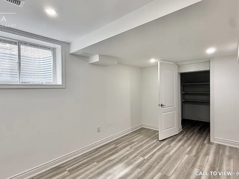 48 Temple West Cres #2 — Photo 6
