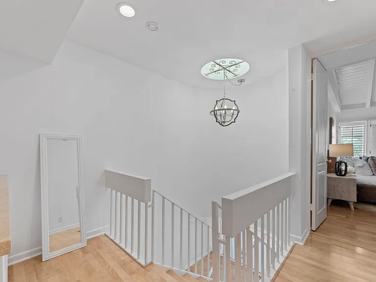 9501 W Olympic Blvd — Photo 15