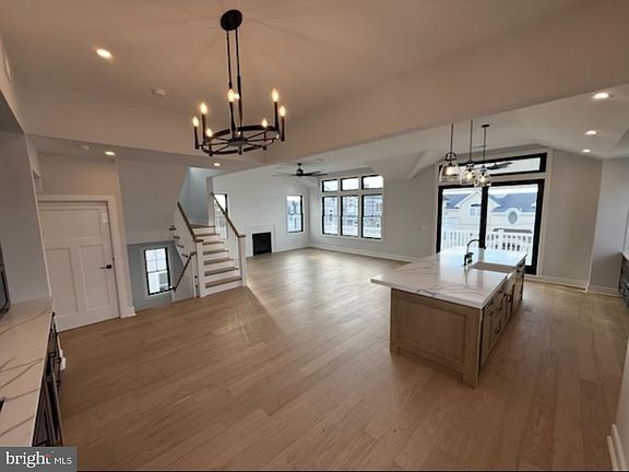 5th image of 15 W 14th St