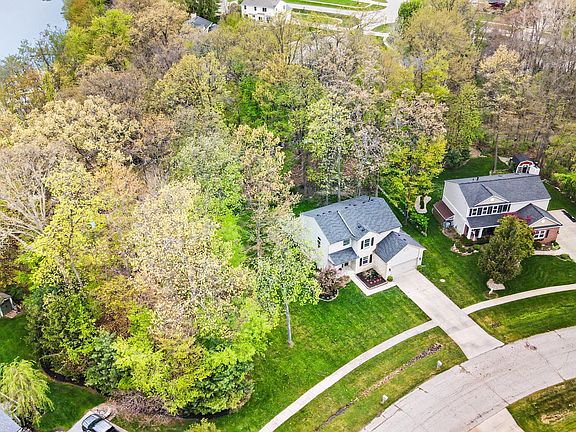 3rd image of 9410 Sandlewood Dr