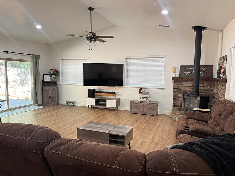 10045 Norambagua Ln — Photo 18