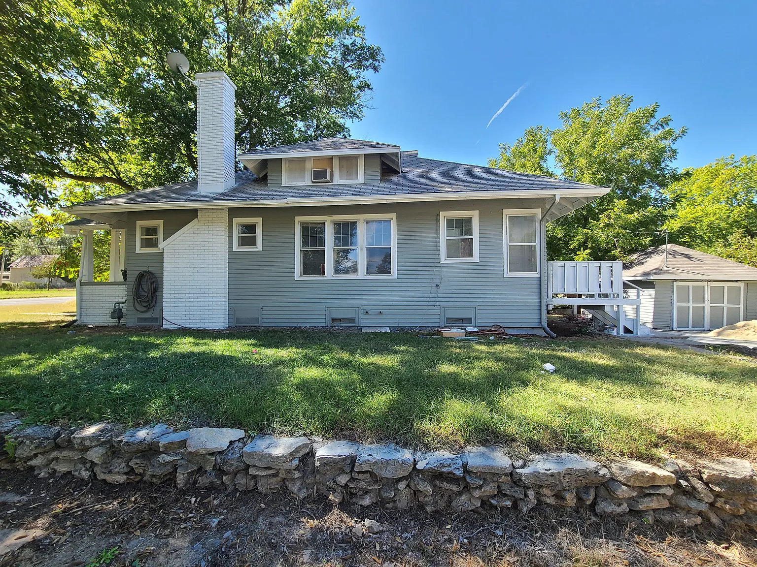 3 bed, 2330 sqft, $1,200 — Photo 2