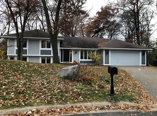 404 Oakland Ln, Burnsville, MN 55337