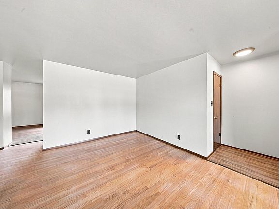 4th image of 5782 S New York AVENUE