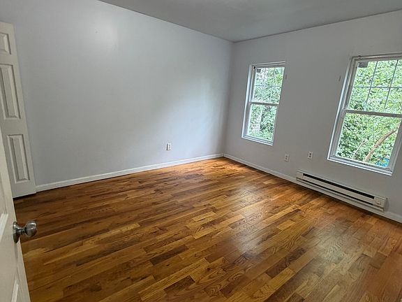 4th image of 8 Robert St #205