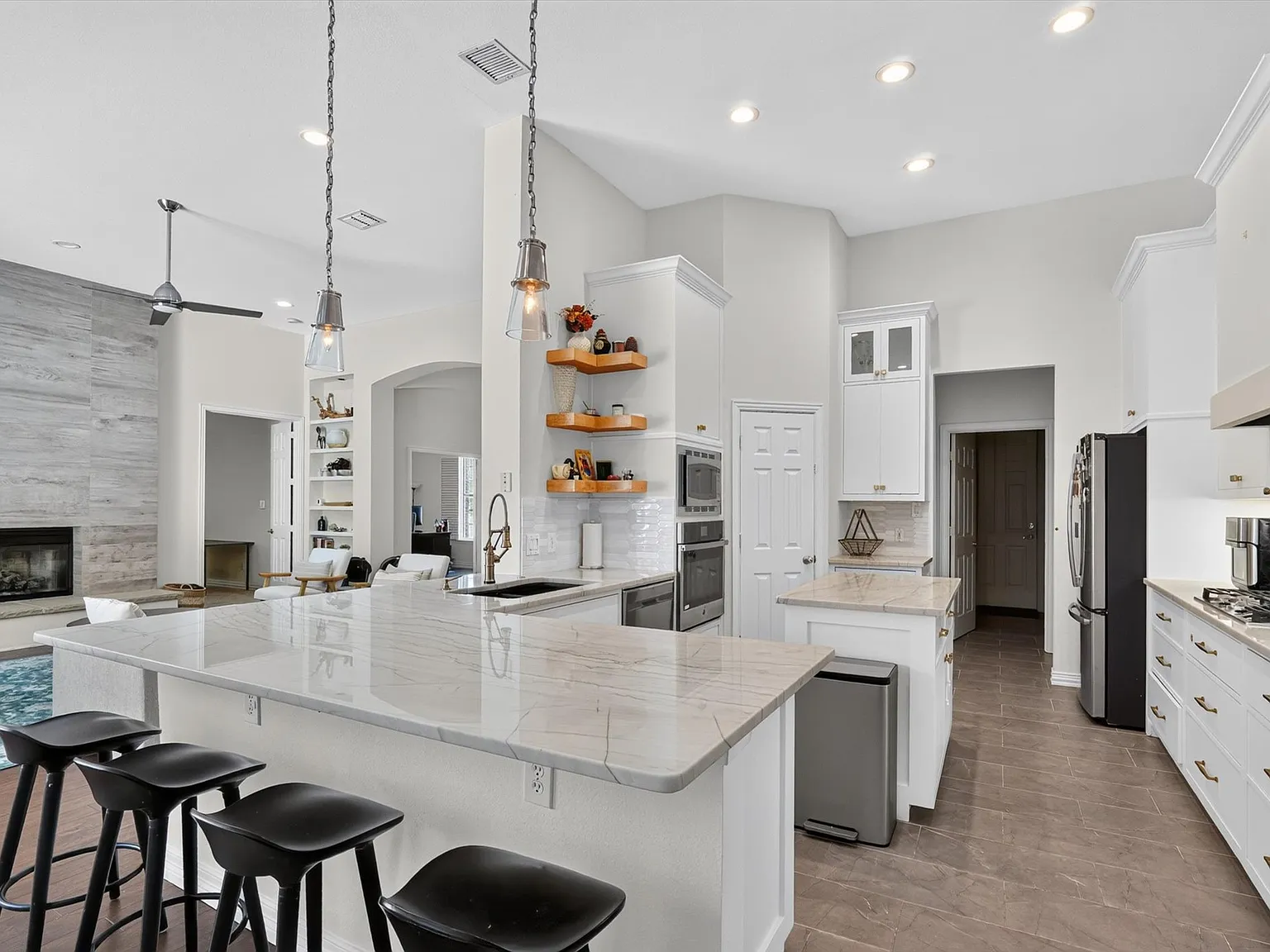 4 bed, 3070 sqft, $4,800 — Photo 4