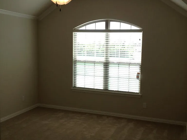 425 Metropolitan Dr — Photo 12