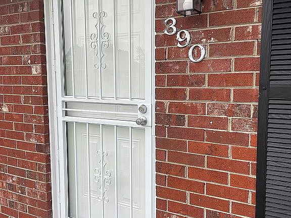 4th image of 390 Woodston Ct