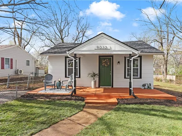 9032 Walnut St, Kansas City, MO 64114