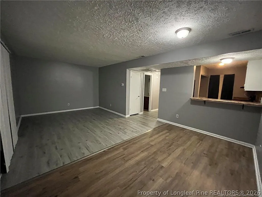3 bed, 2.5 bath, 1179 sqft, $1,300 — Photo 2