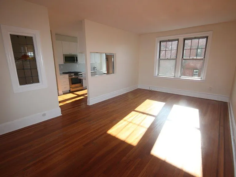 1000 Hudson St #404 — Photo 7