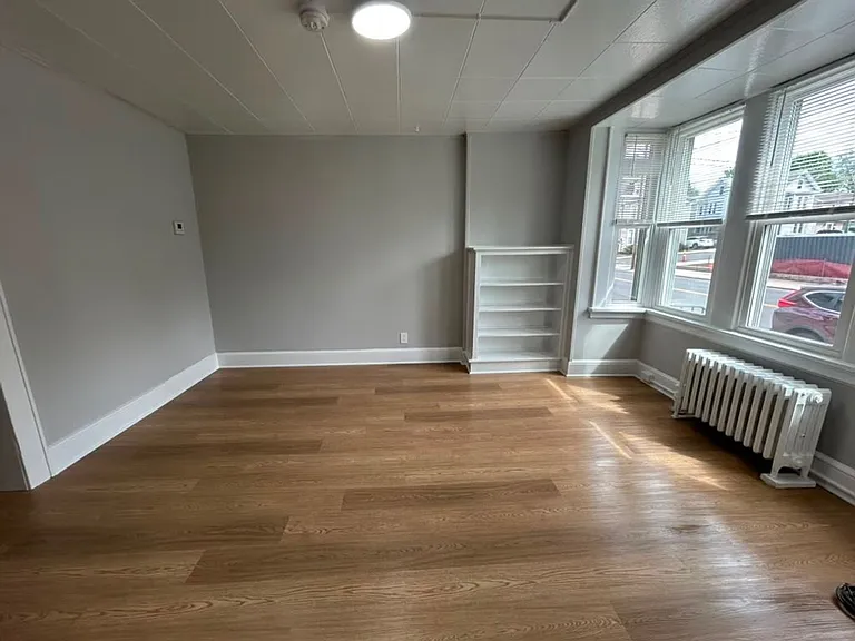 107 Broad St — Photo 2