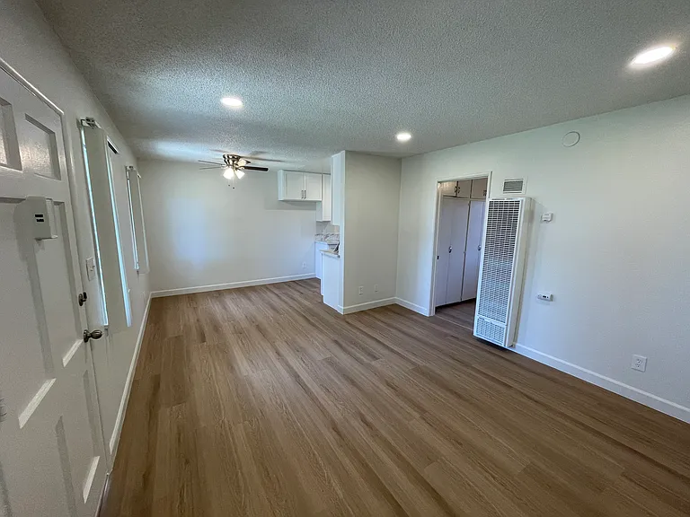 1196 W Valencia Dr #E — Photo 5