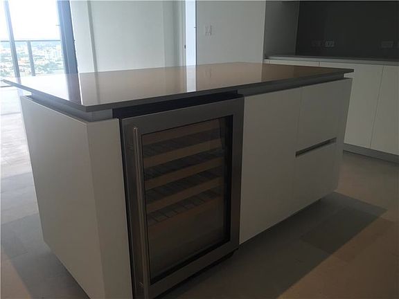 5th image of 68 SE 6th St APT 2518
