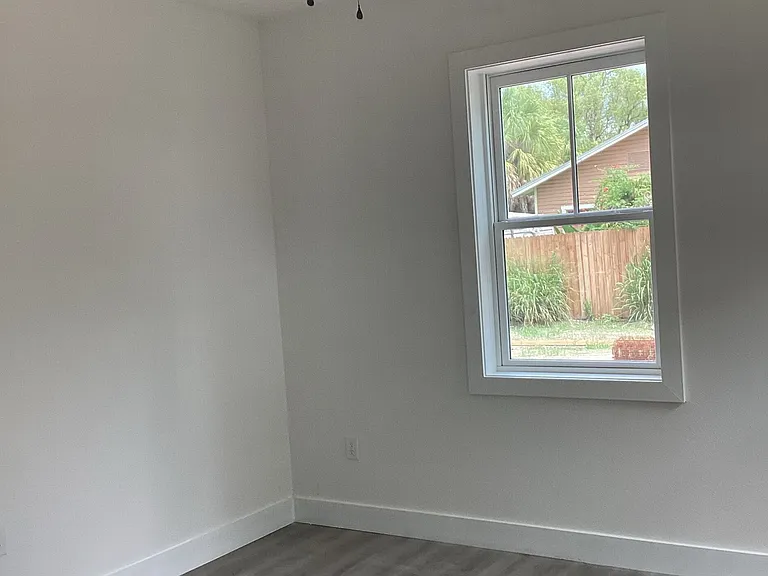 926 E 11th Ave — Photo 9