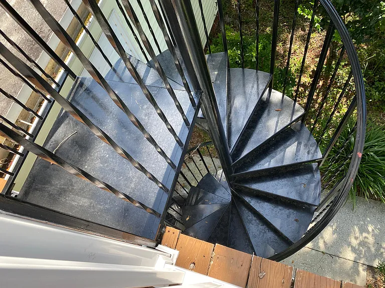422C W New York Ave — Photo 5