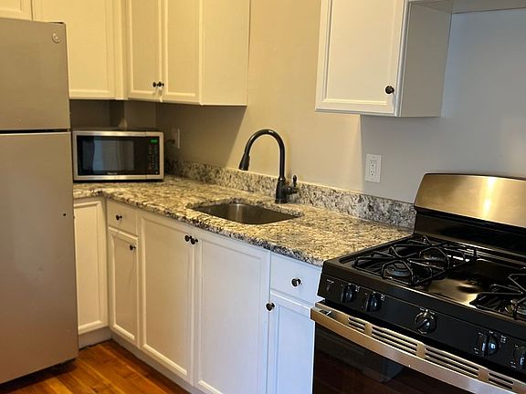 3rd image of 109-111 Chadwick St #109-2