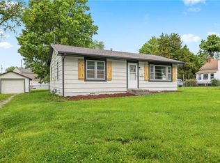 902 S Oakland St, Harrisonville, MO 64701