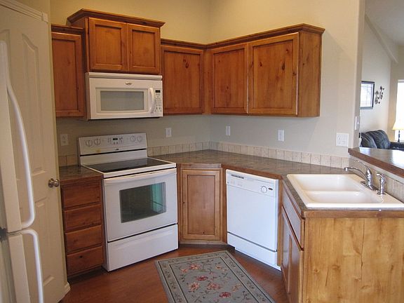 4th image of 1081 Borah Ave W