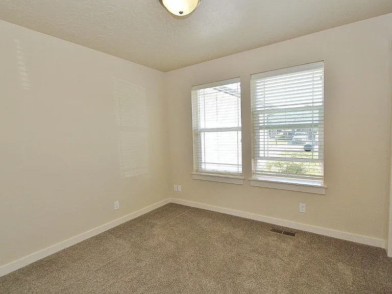 4044 Queen Anne Dr — Photo 17