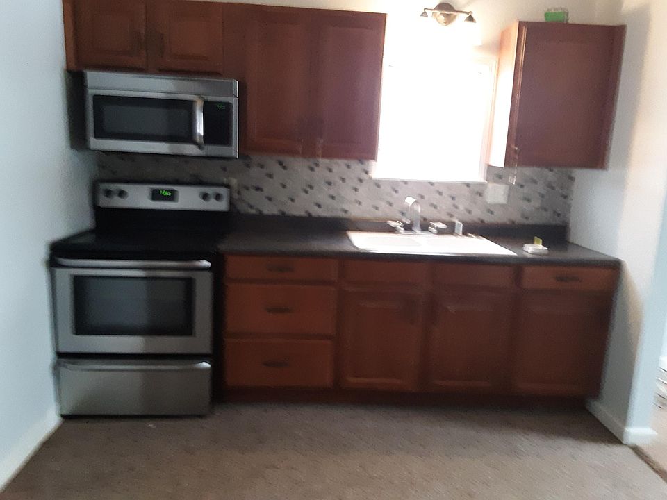 2nd image of 2255 Whitman Ave
