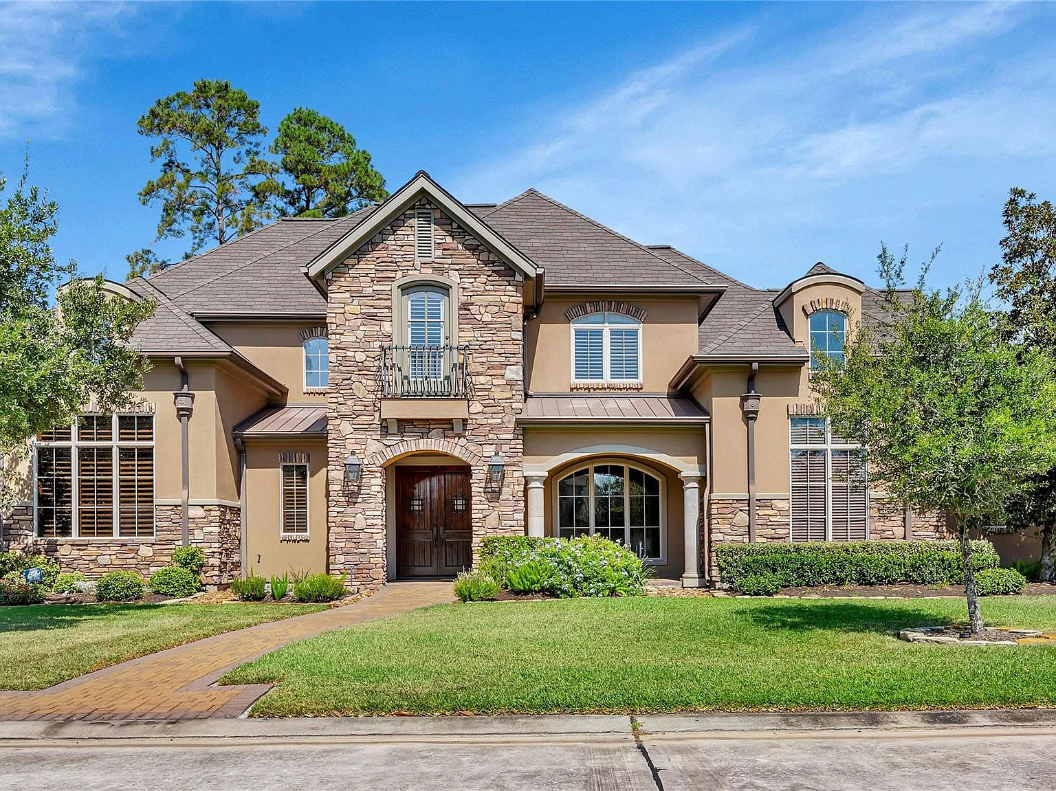 5 bed, 5.5 bath, 5359 sqft, $10,500 — Photo 1