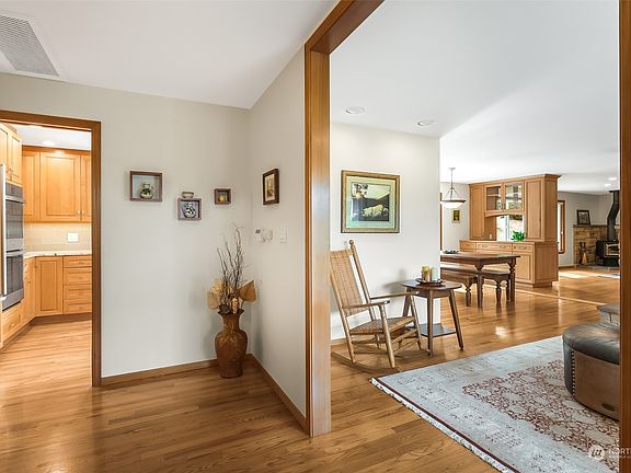 4th image of 19450 Marine View Dr SW