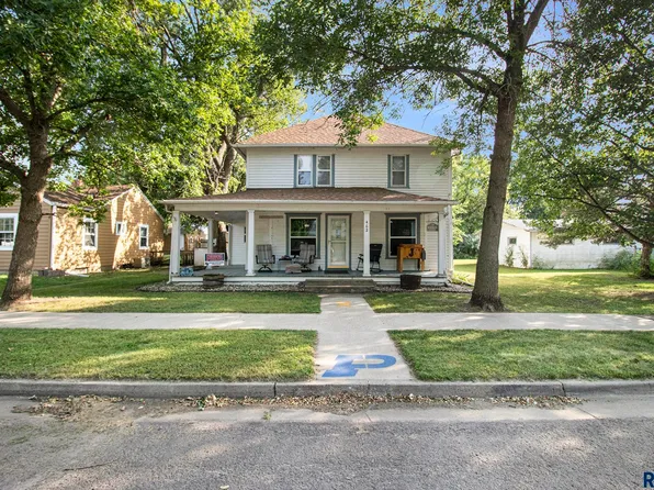 462 E 2nd St, Parker, SD 57053