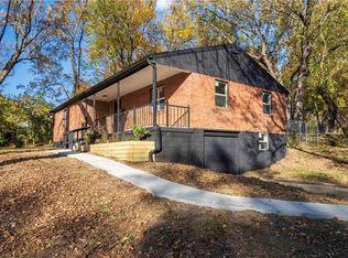 2917 S Englewood Ter, Independence, MO 64052